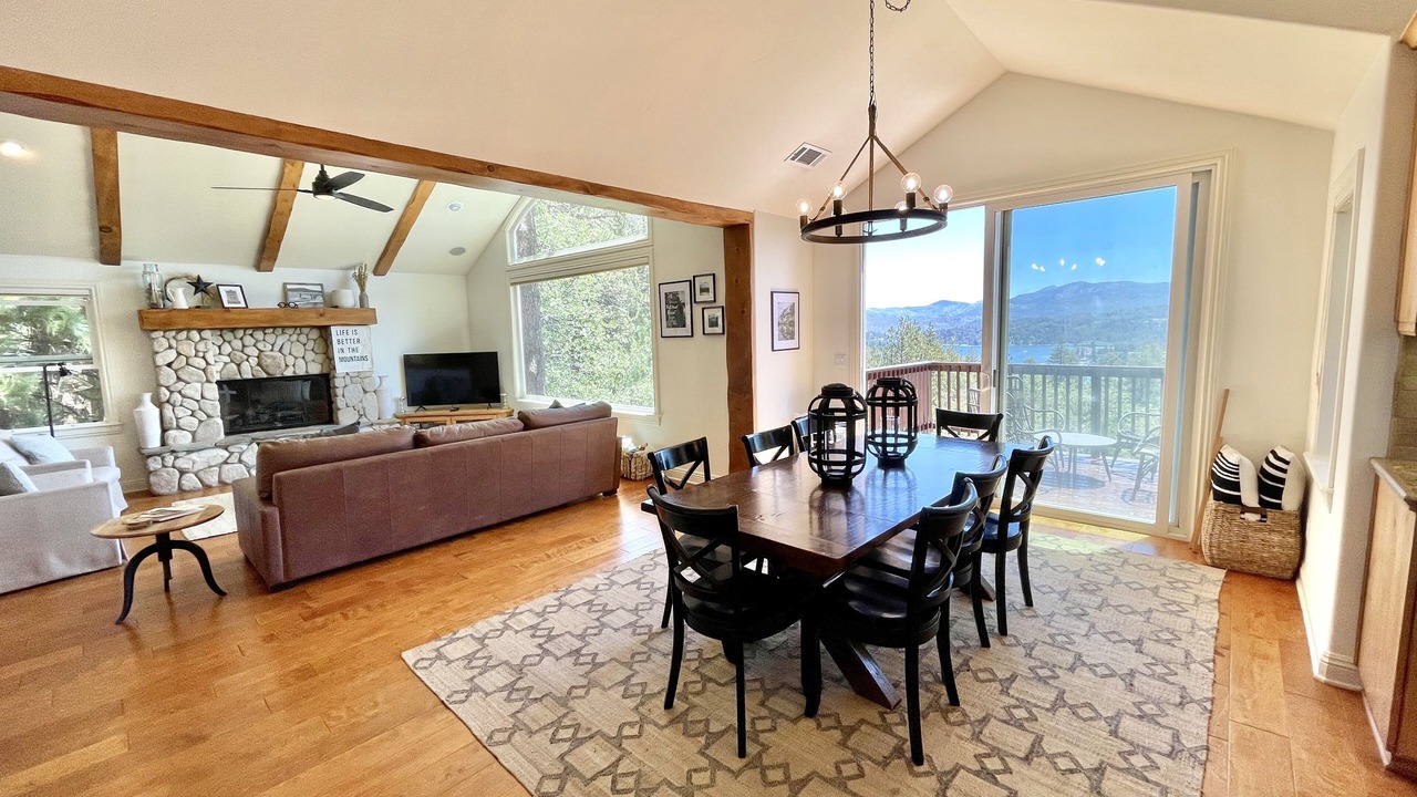 Photo of Livingroom in Blue Jay