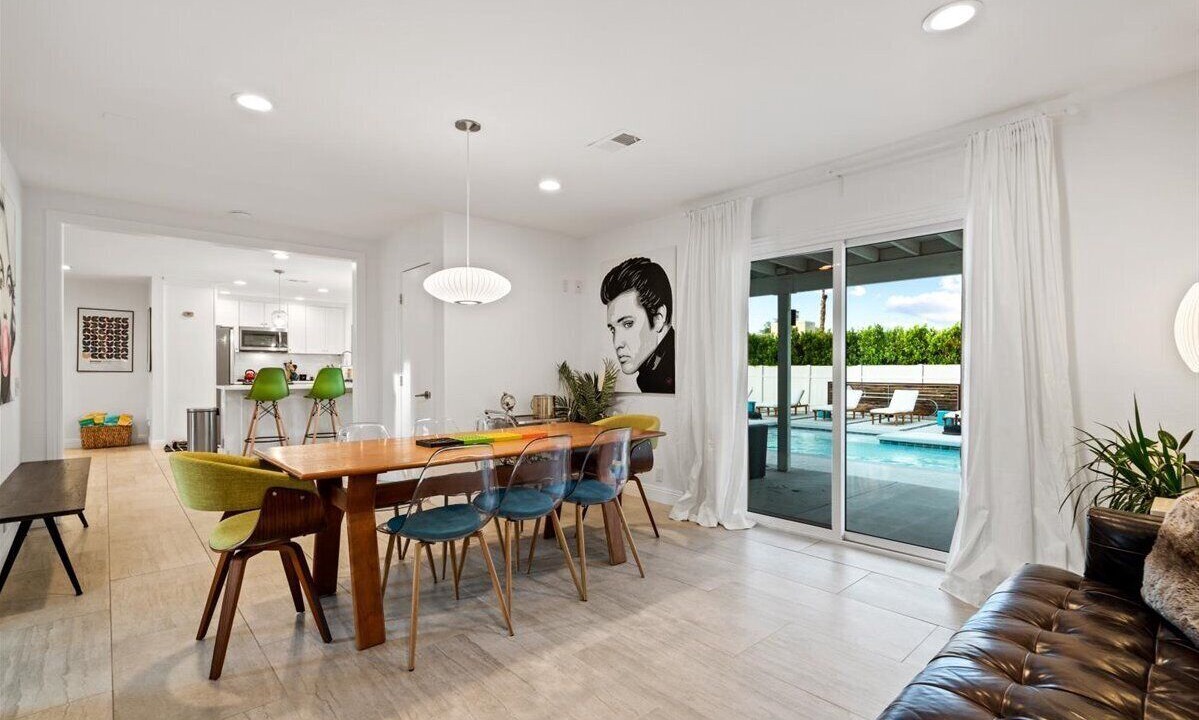 Photo of Livingroom in Desert Park Estates