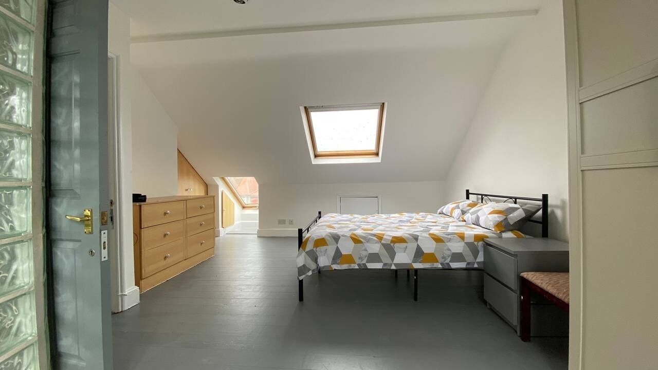 Photo of Bedroom in Lee