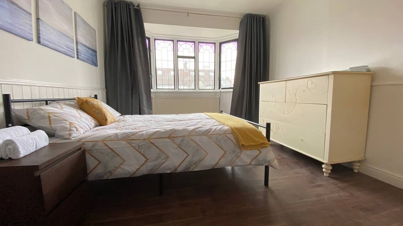 Photo of Bedroom in Lee