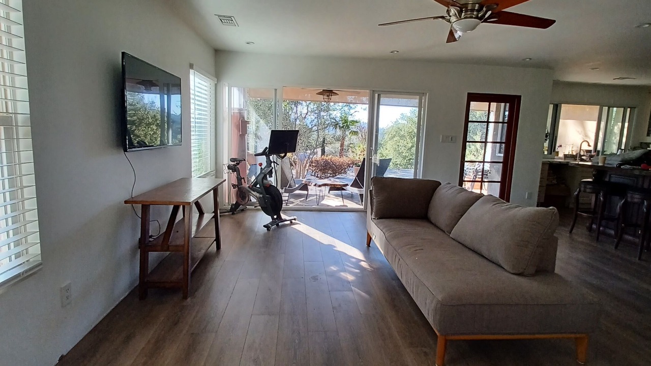 Photo of Livingroom in Altadena