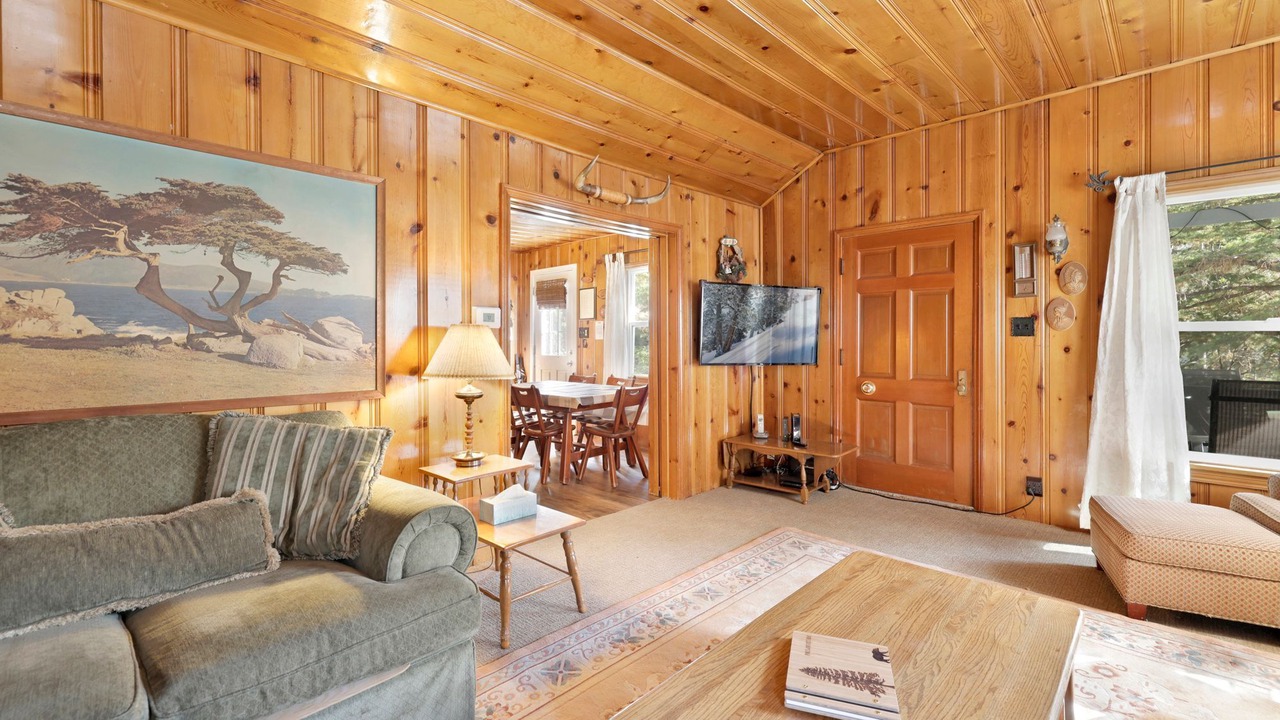 Photo of Livingroom in Fawnskin
