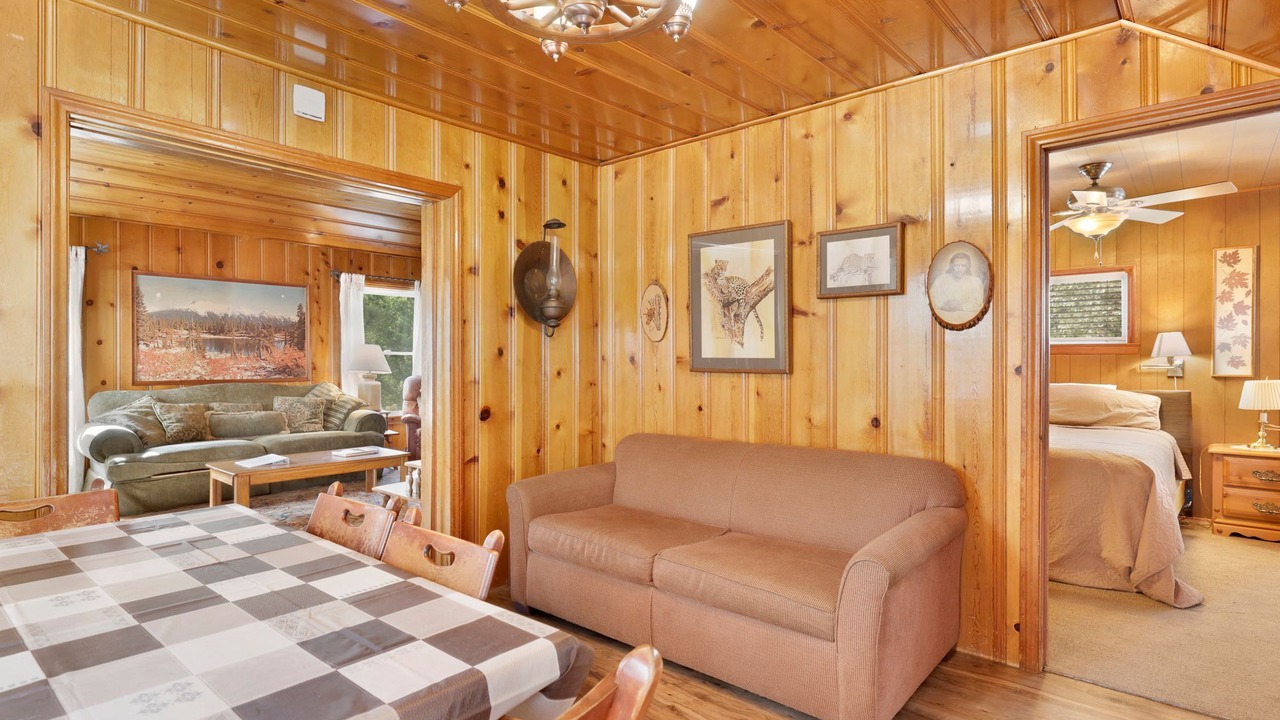 Photo of Livingroom in Fawnskin