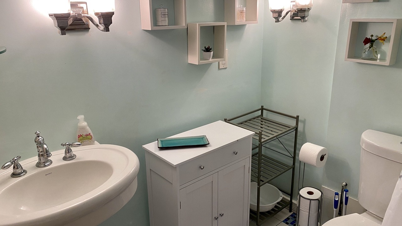 Photo of Bathroom in Los Feliz