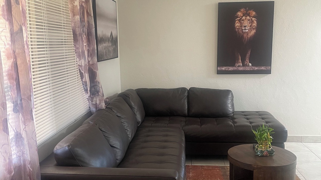 Photo of Livingroom in California City