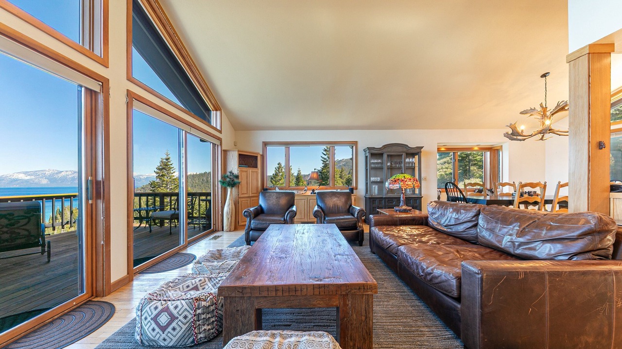 Photo of Livingroom in Tahoma