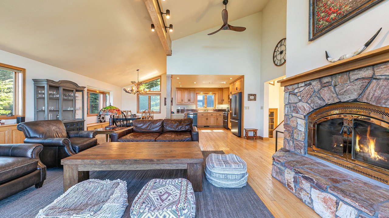 Photo of Livingroom in Tahoma