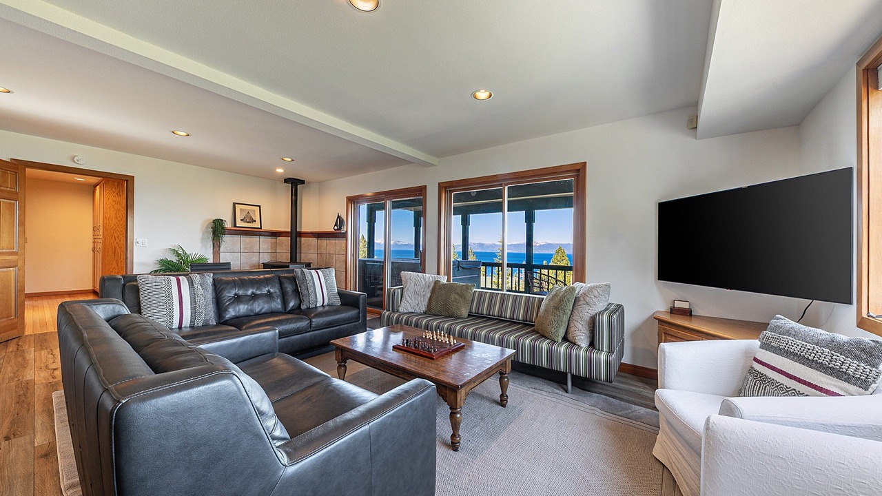 Photo of Livingroom in Tahoma