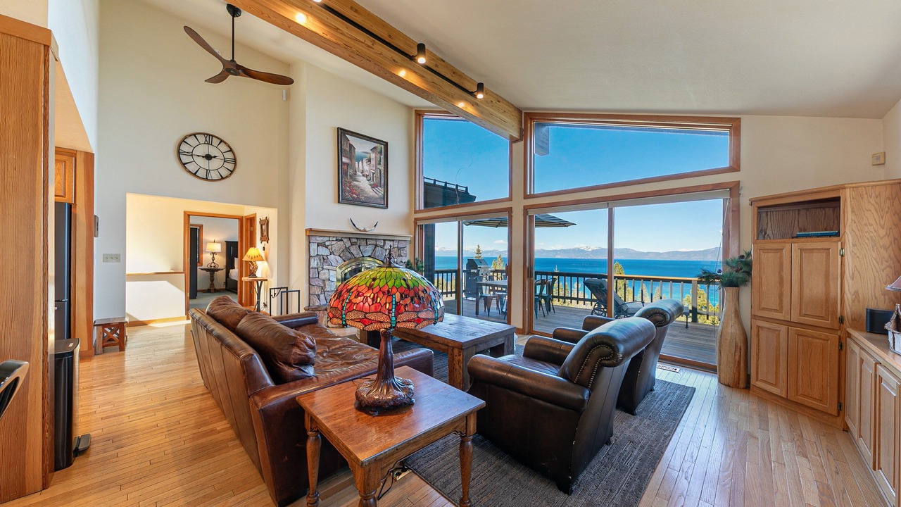 Photo of Livingroom in Tahoma