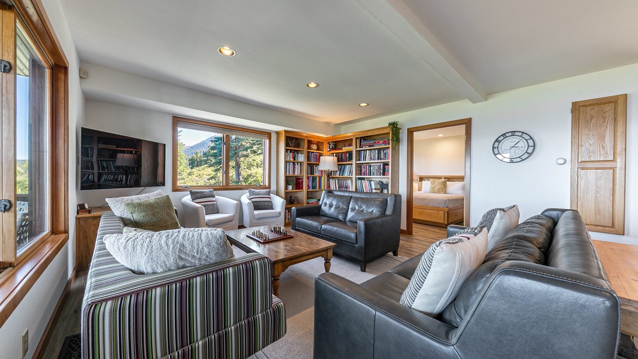 Photo of Livingroom in Tahoma