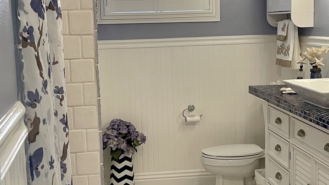 Photo of Bathroom in Oxnard Shores