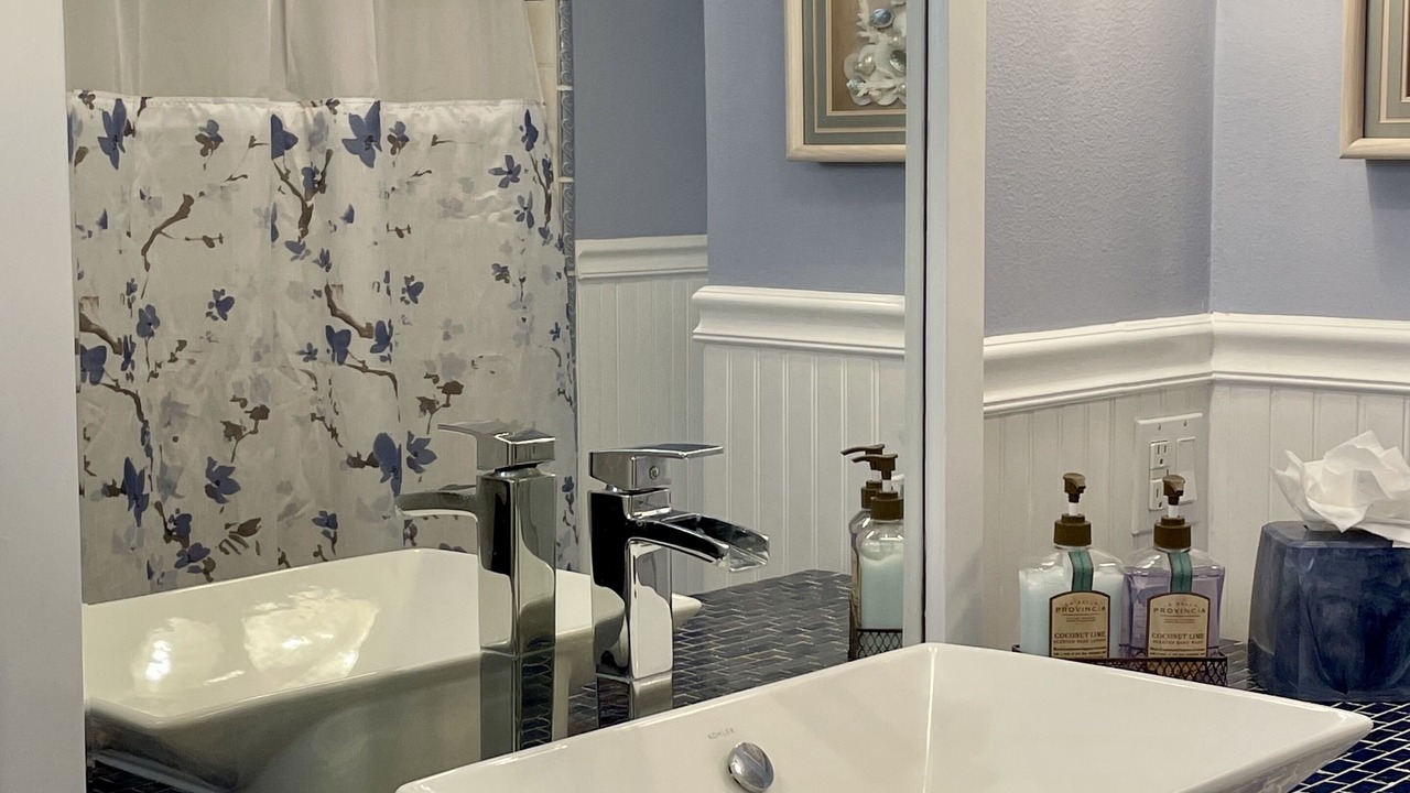 Photo of Bathroom in Oxnard Shores