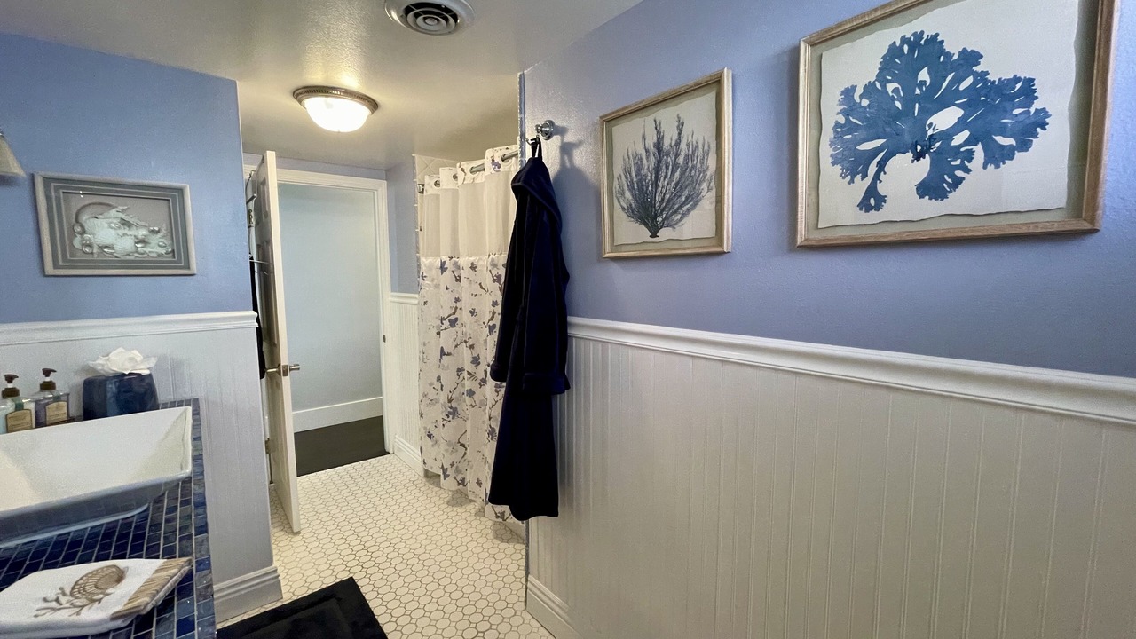 Photo of Bathroom in Oxnard Shores
