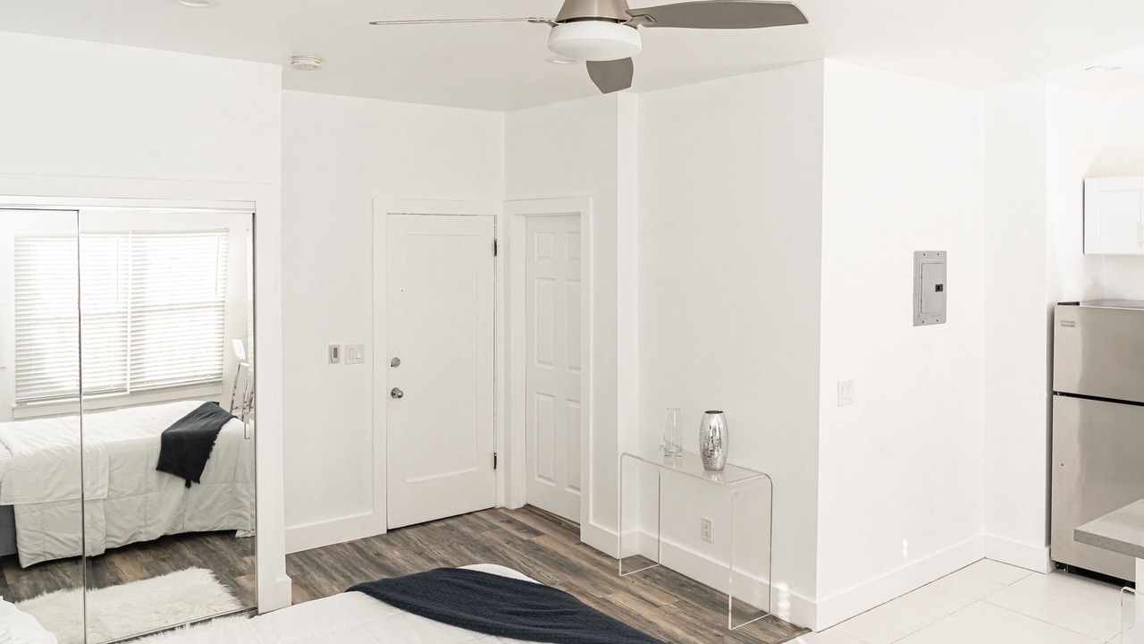 Photo of Bedroom in Mid-Wilshire