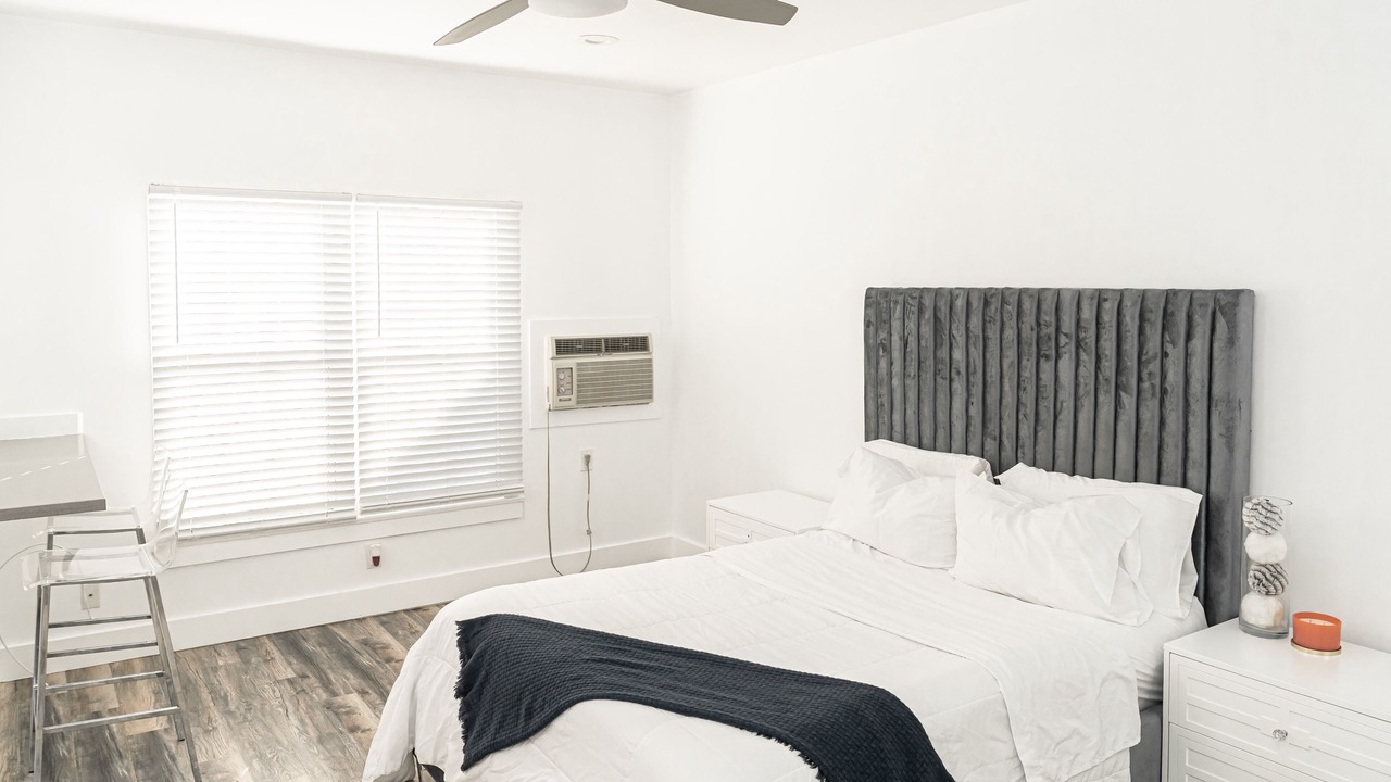 Photo of Bedroom in Mid-Wilshire