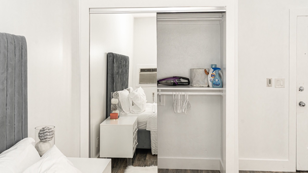 Photo of Bedroom in Mid-Wilshire
