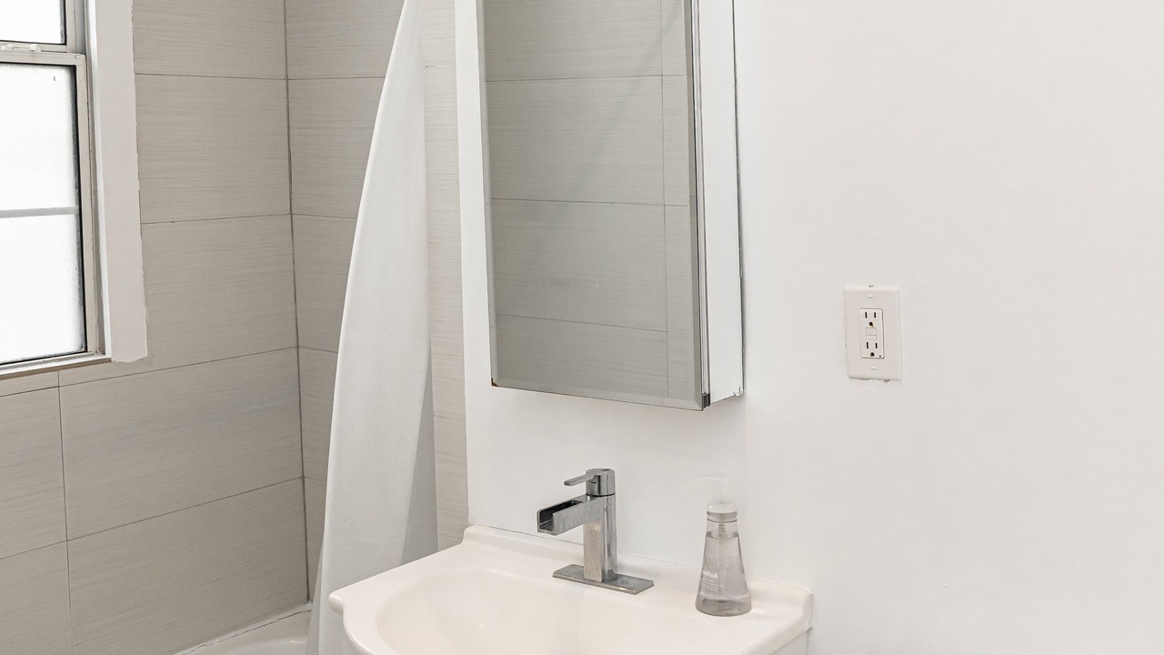 Photo of Bathroom in Mid-Wilshire