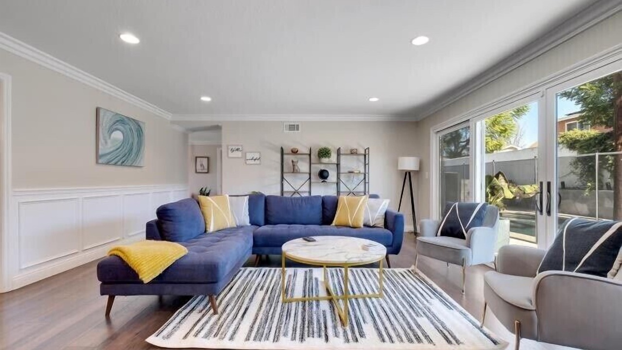 Photo of Livingroom in Orange