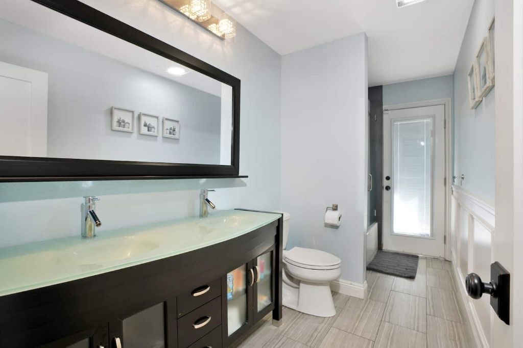 Photo of Bathroom in Orange