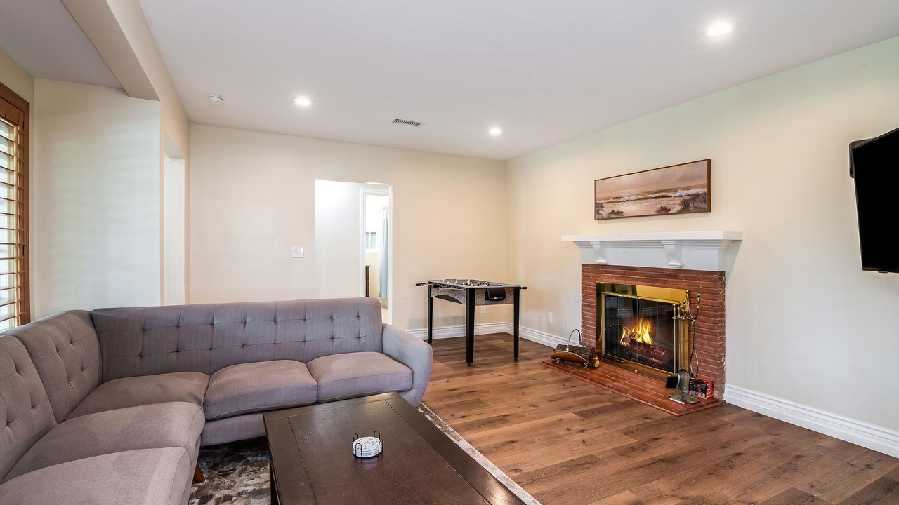 Photo of Livingroom in Encino
