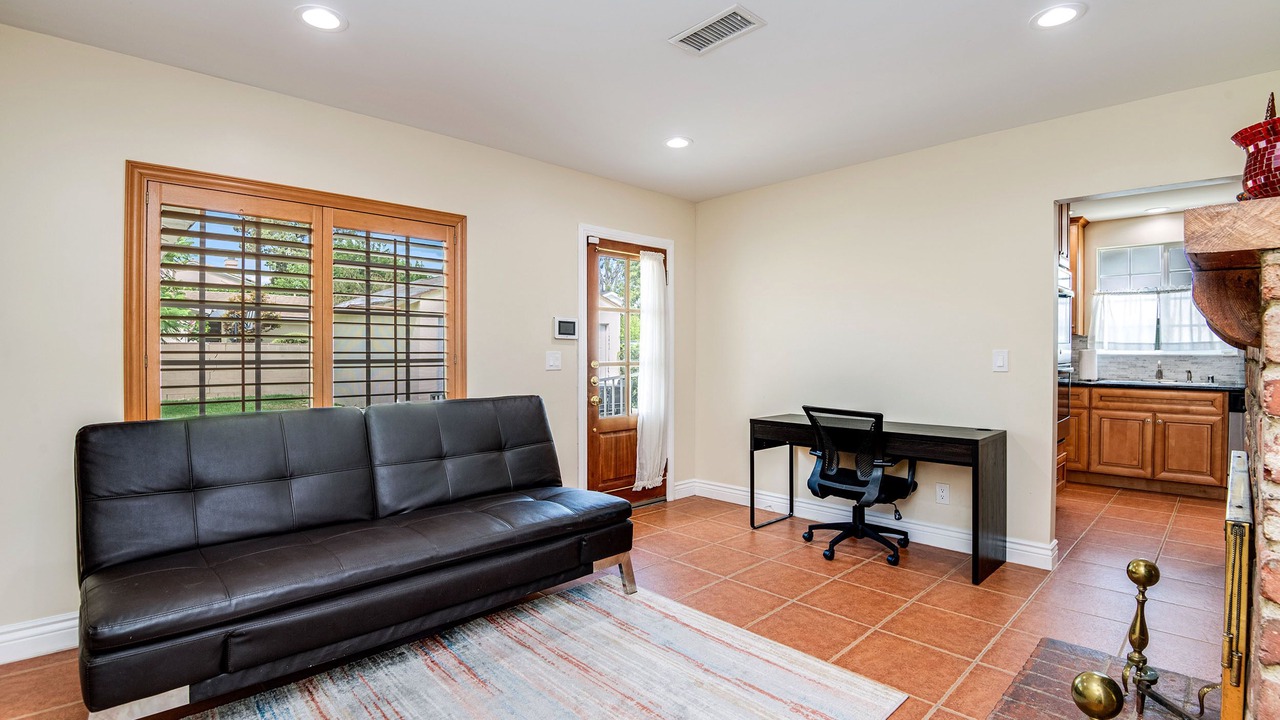 Photo of Livingroom in Encino