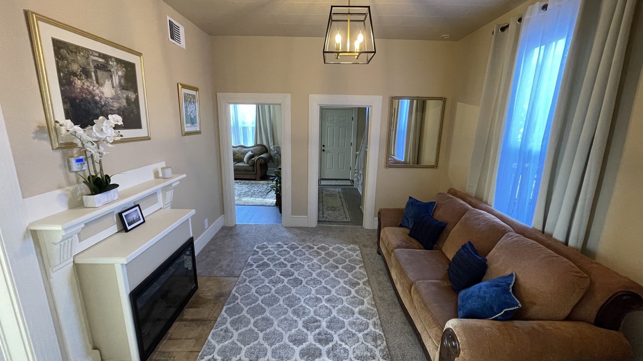 Photo of Livingroom in Eureka