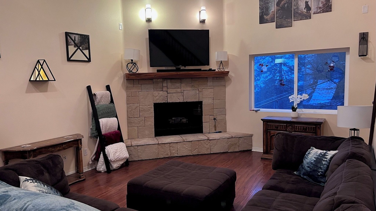 Photo of Bedroom in Running Springs
