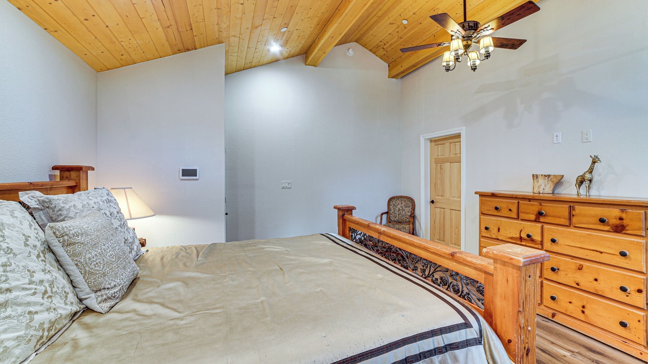 Photo of Bedroom in Pine Mountain Club