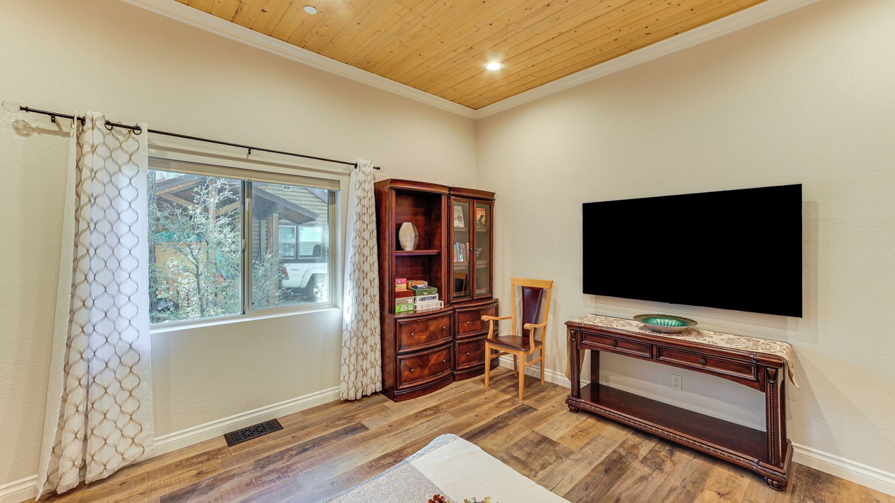 Photo of Bedroom in Pine Mountain Club