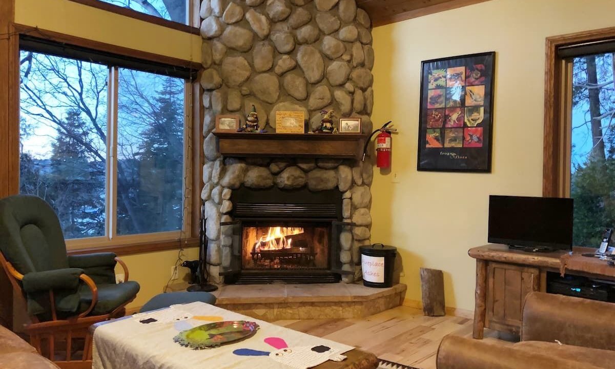 Photo of Livingroom in Lake Arrowhead