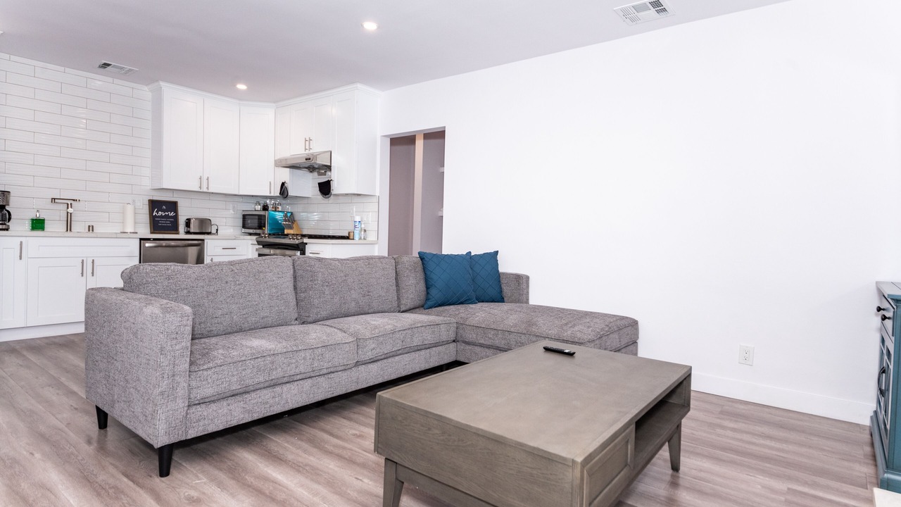 Photo of Livingroom in Van Nuys