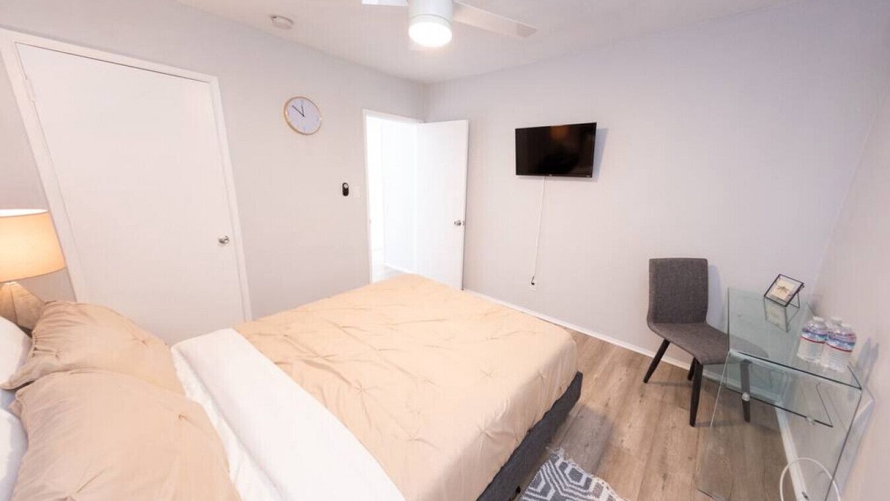 Photo of Bedroom in NoHo Arts District