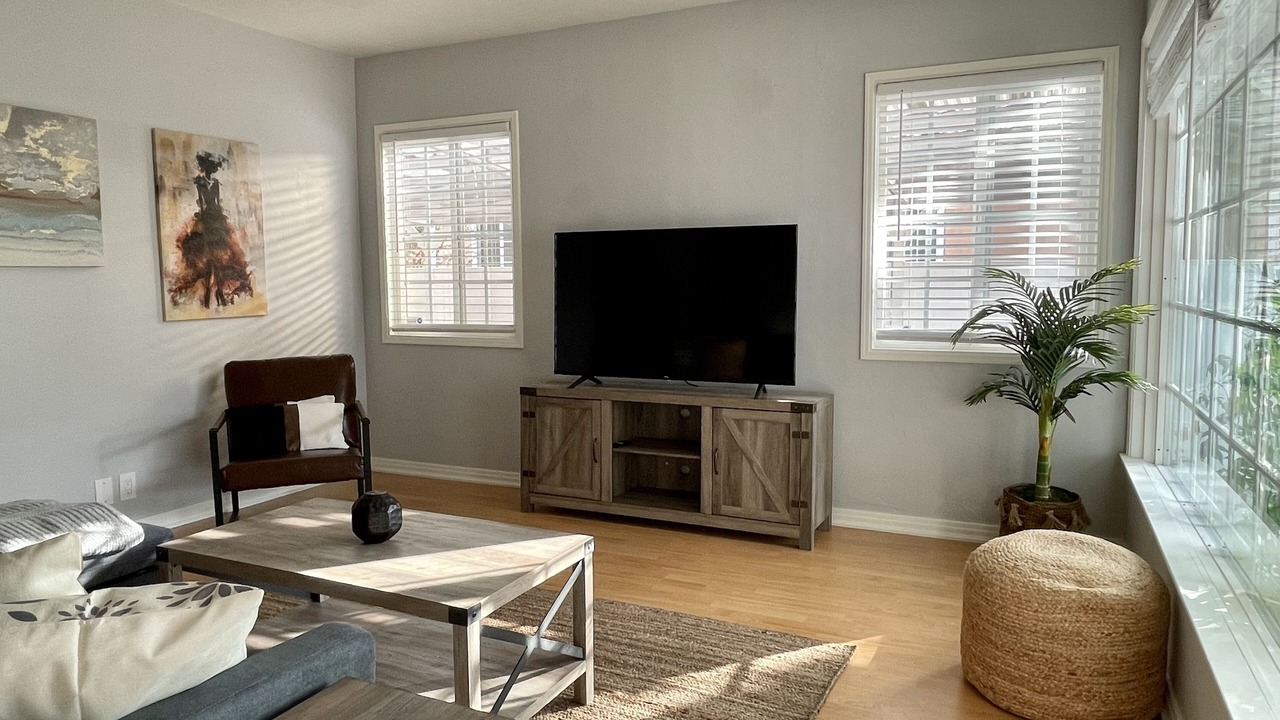 Photo of Livingroom in South Wrigley