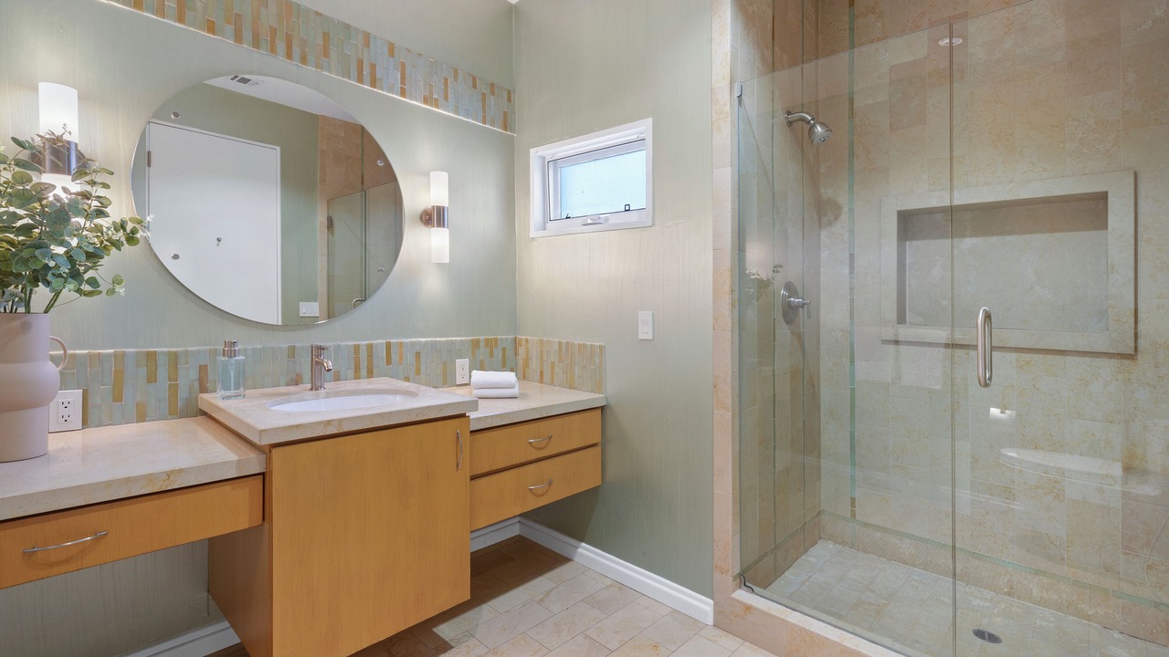 Photo of Bathroom in The Bird Streets