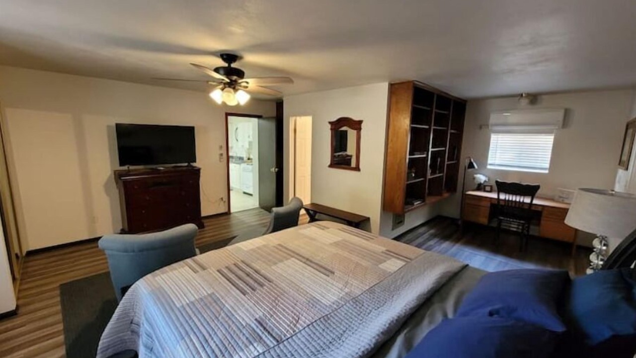 Photo of Bedroom in Lakeside