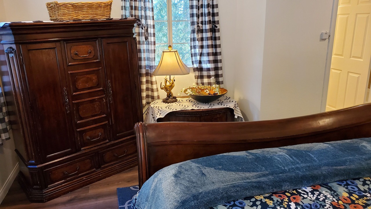 Photo of Bedroom in Twin Peaks