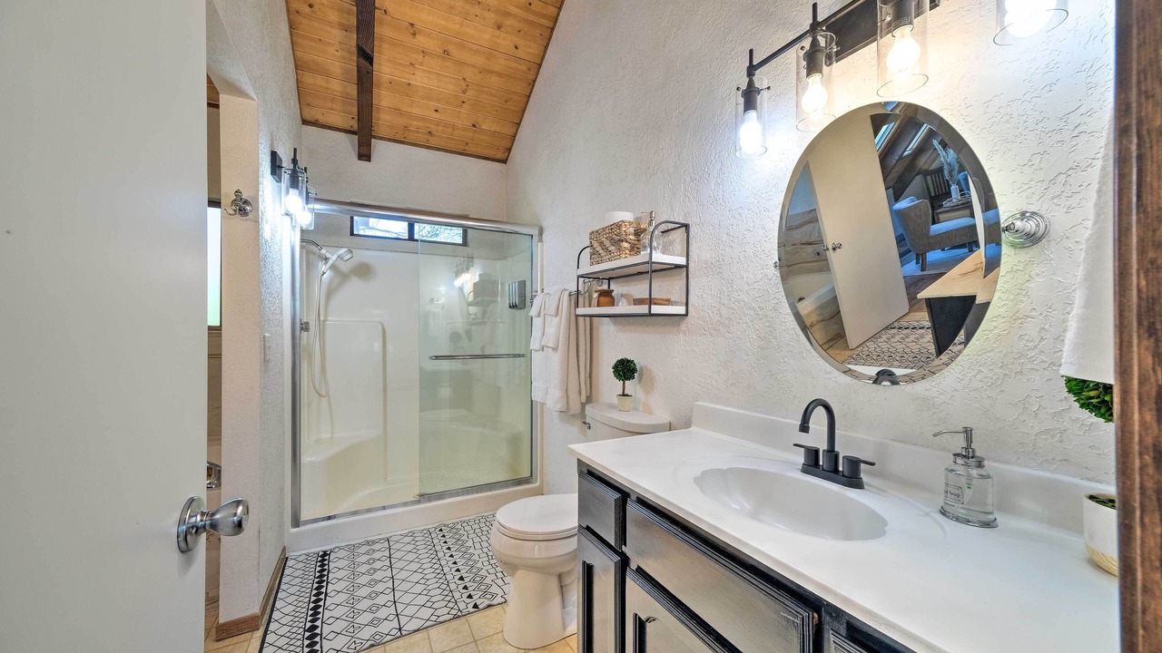 Photo of Bathroom in Groveland