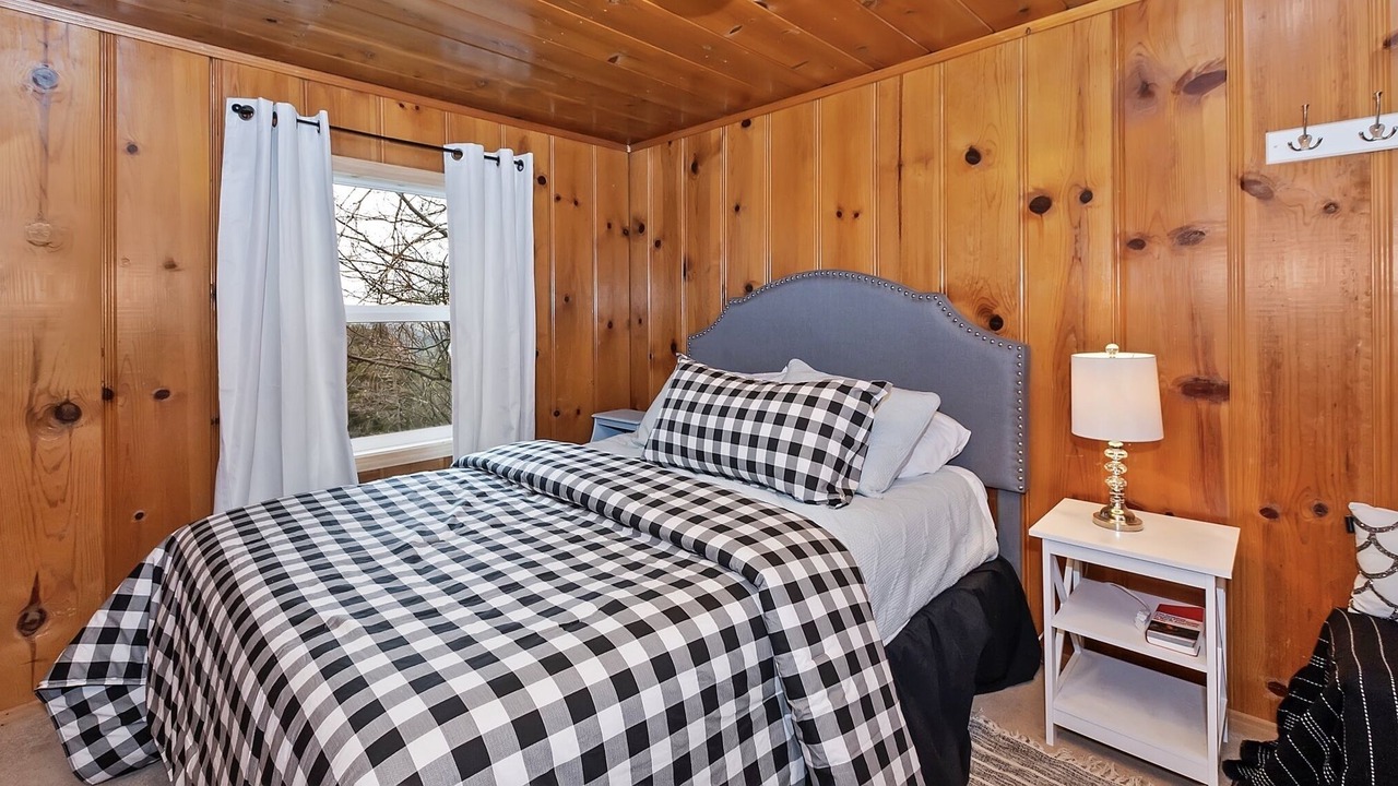 Photo of Bedroom in Arrowhead Villas