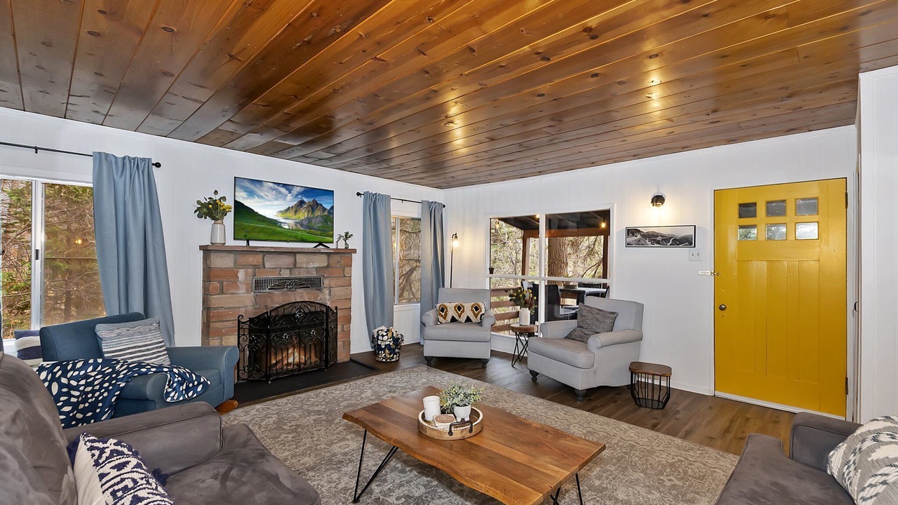 Photo of Livingroom in Arrowhead Villas