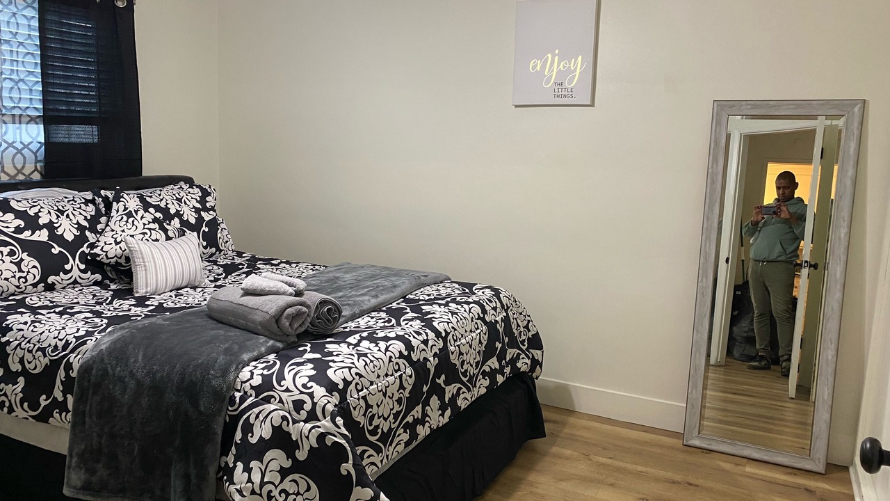 Photo of Bedroom in North Hollywood