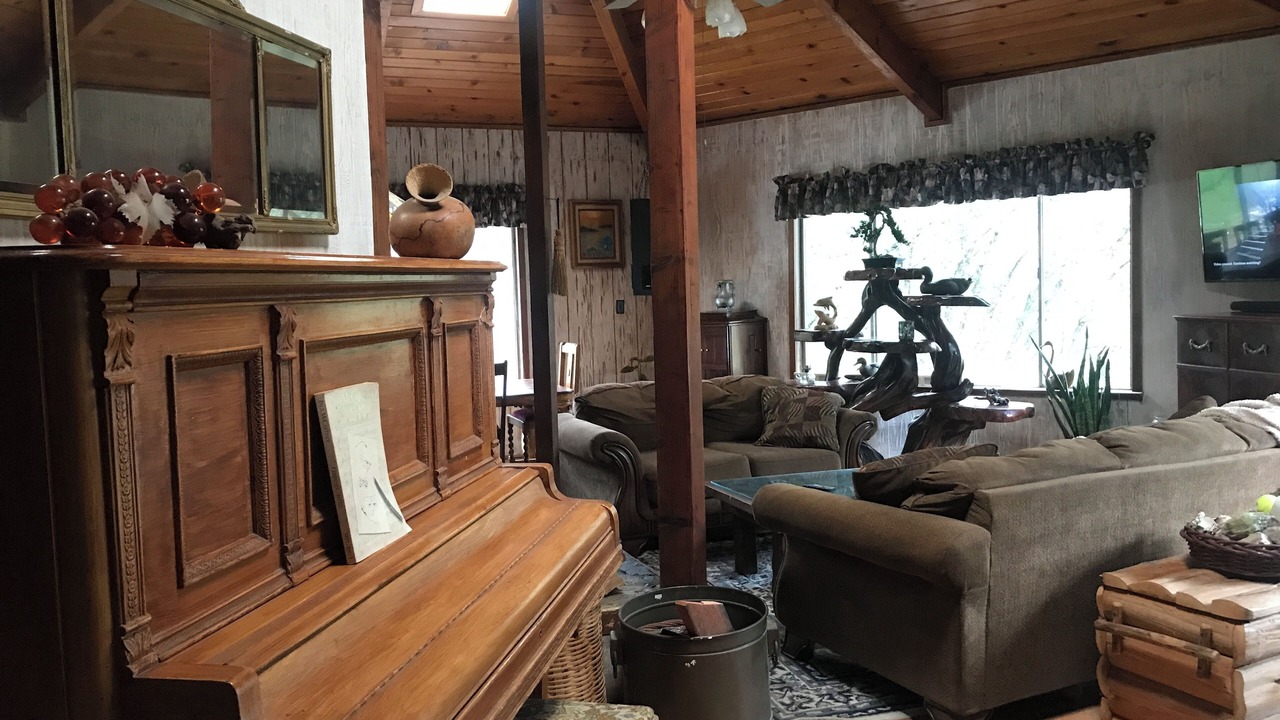 Photo of Livingroom in Yosemite Forks