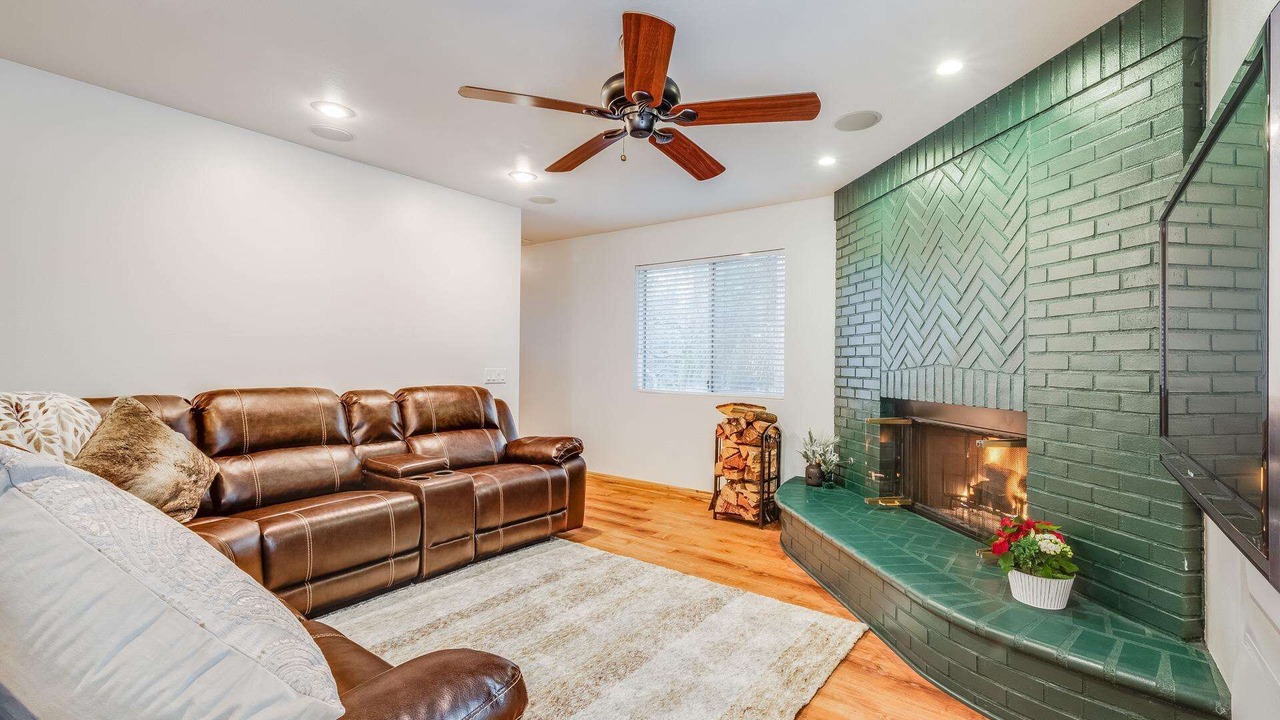Photo of Livingroom in Arrowhead Villas