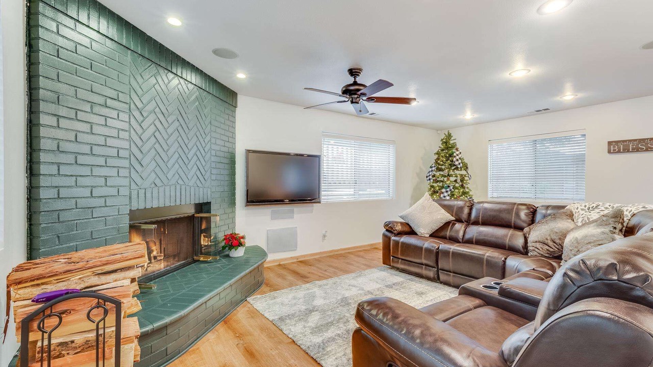Photo of Livingroom in Arrowhead Villas