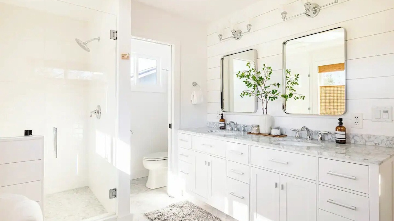 Photo of Bathroom in Memorial Hospital Neighborhood