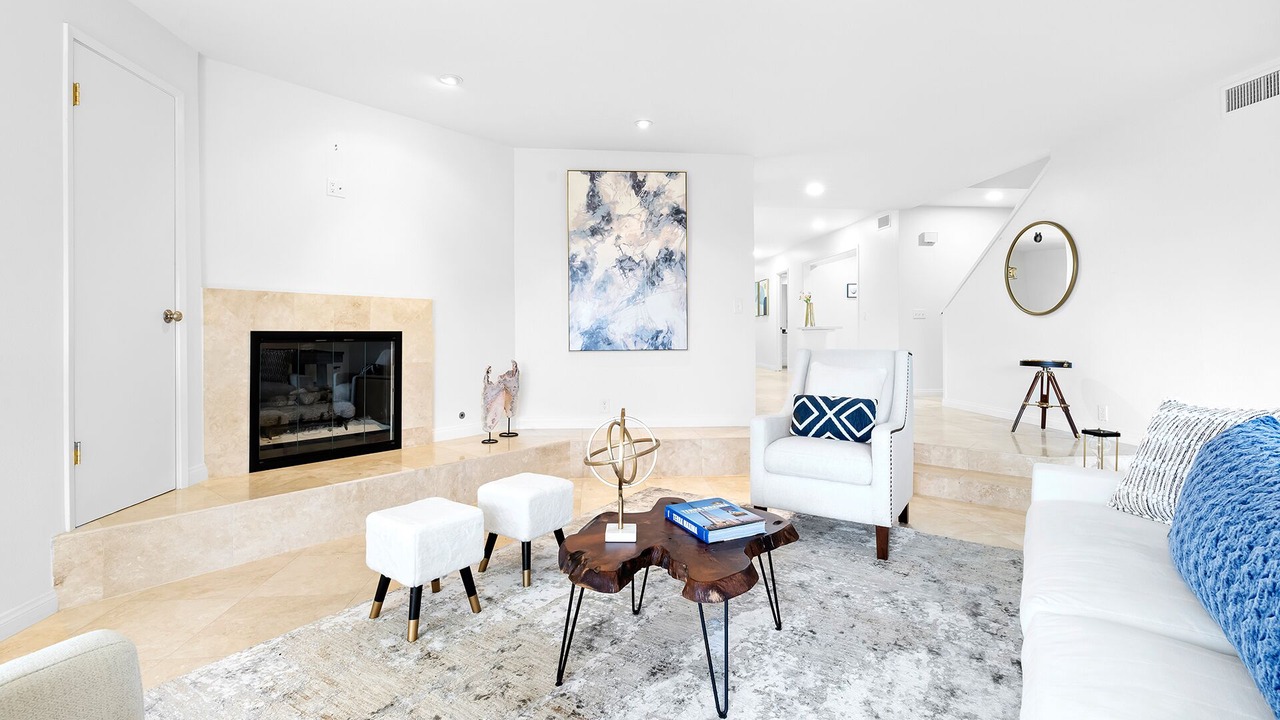 Photo of Livingroom in Central Malibu