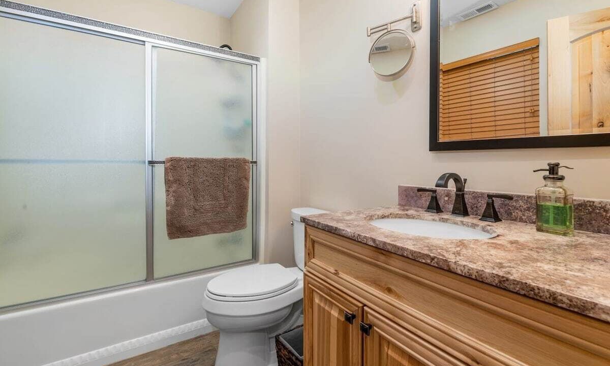 Photo of Bathroom in Summit Estates