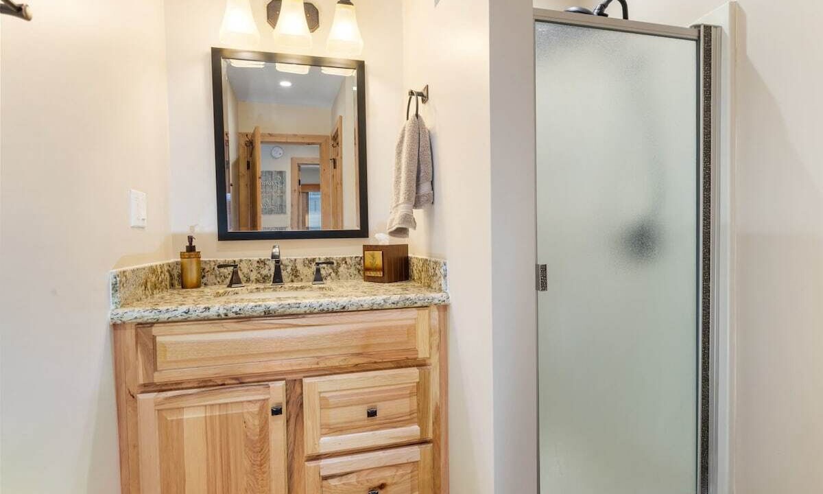 Photo of Bathroom in Summit Estates
