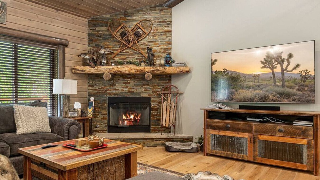 Photo of Livingroom in Eagle Mountain Estates
