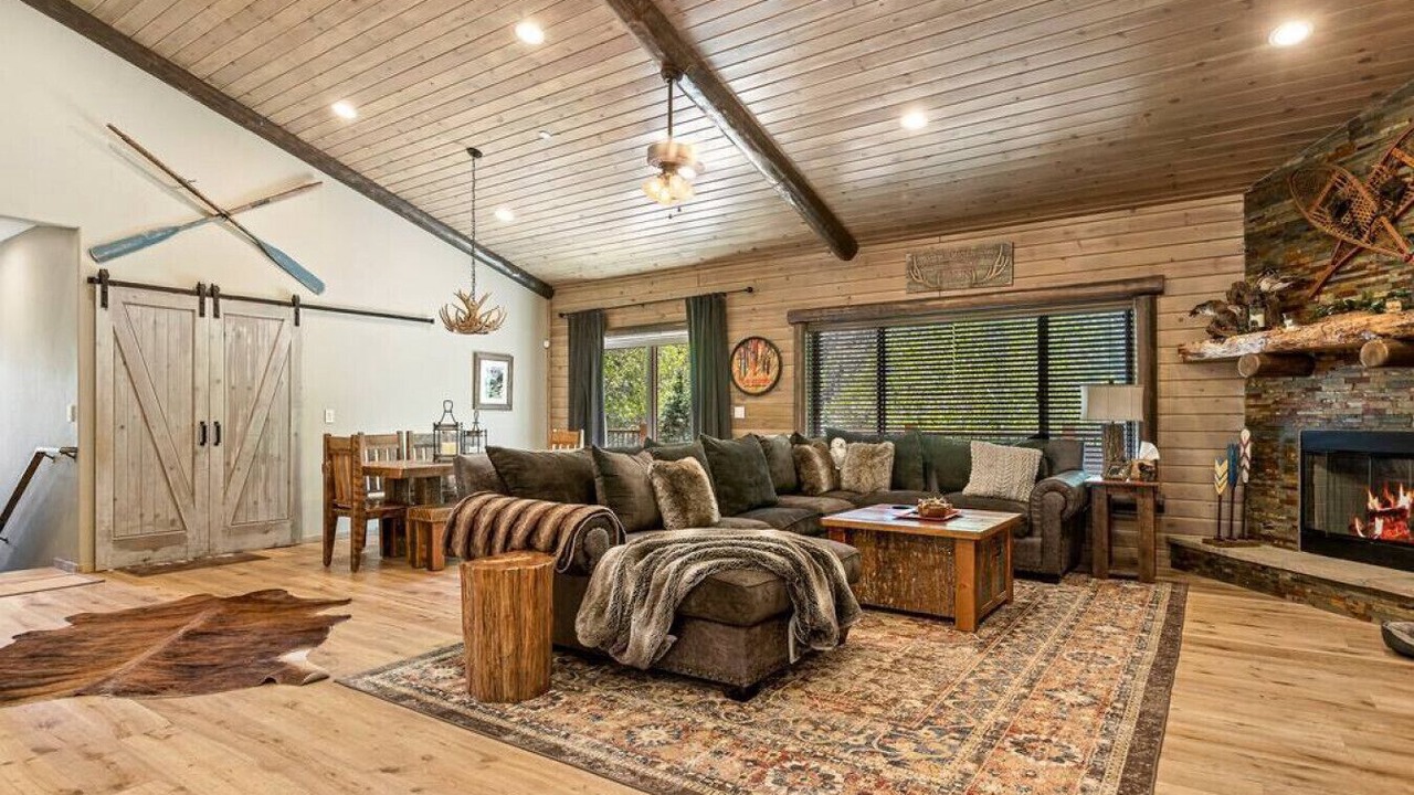 Photo of Livingroom in Eagle Mountain Estates