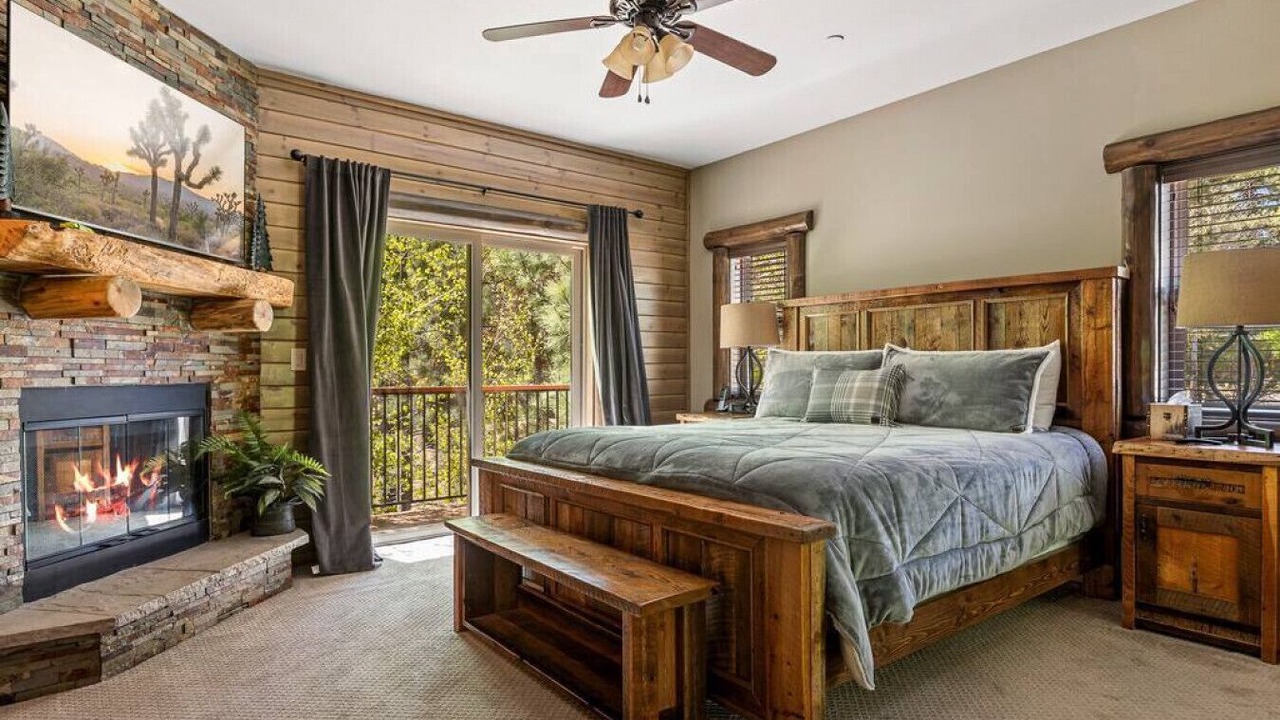 Photo of Livingroom in Eagle Mountain Estates